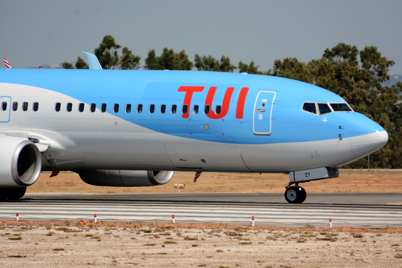 G-FDZT · Boeing 737-8K5(WL) · (FAO / LPFR)
