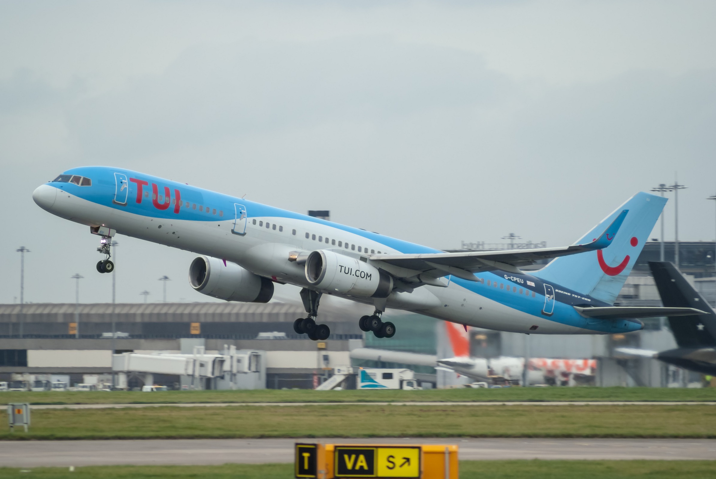 G-CPEU · Boeing 757-236(WL) · (MAN / EGCC)