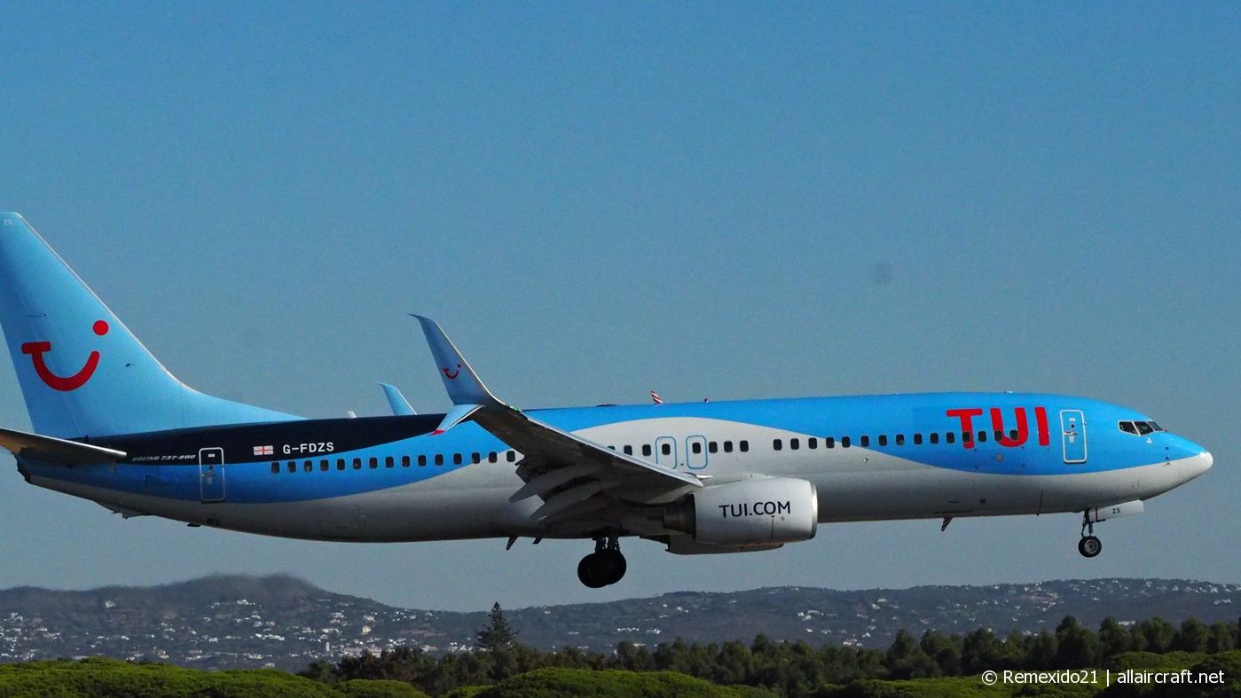 G-FDZS · Boeing 737-8K5(WL) · (FAO / LPFR)