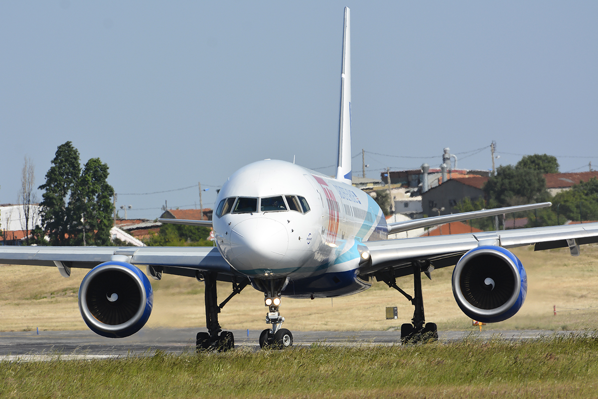 D4-CBP · Boeing 757-2Q8 · (LIS / LPPT)