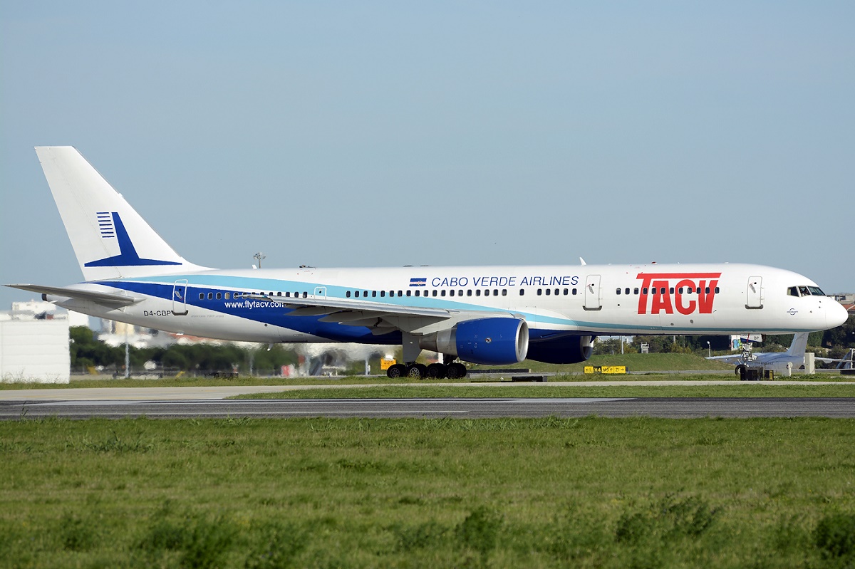 D4-CBP (30045) 2001 Boeing 757-2Q8