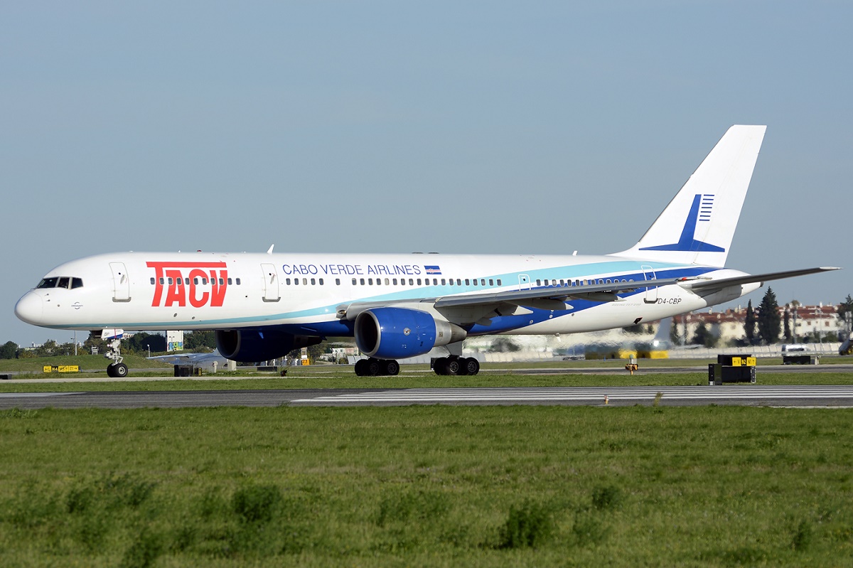 D4-CBP (30045) 2001 Boeing 757-2Q8