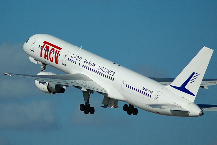 D4-CBG (27599) 1996 Boeing 757-2Q8