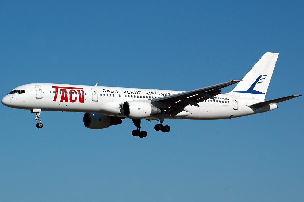 D4-CBG · Boeing 757-2Q8 · (LIS / LPPT)