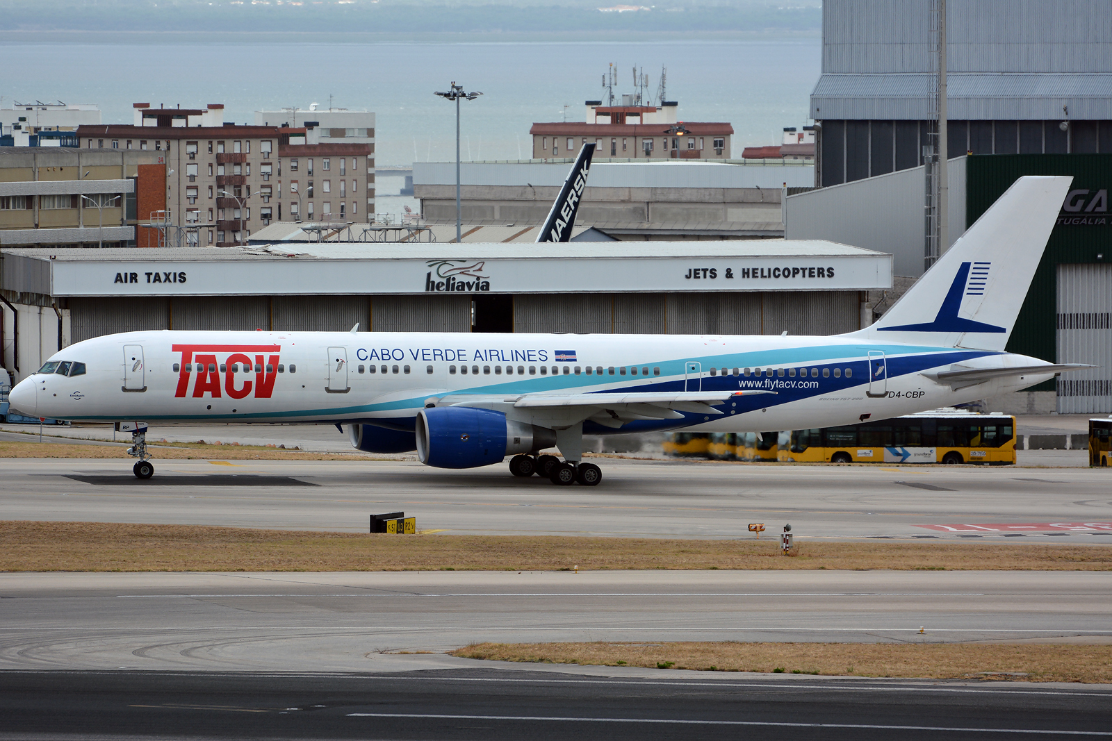 D4-CBP · Boeing 757-2Q8 · (LIS / LPPT)