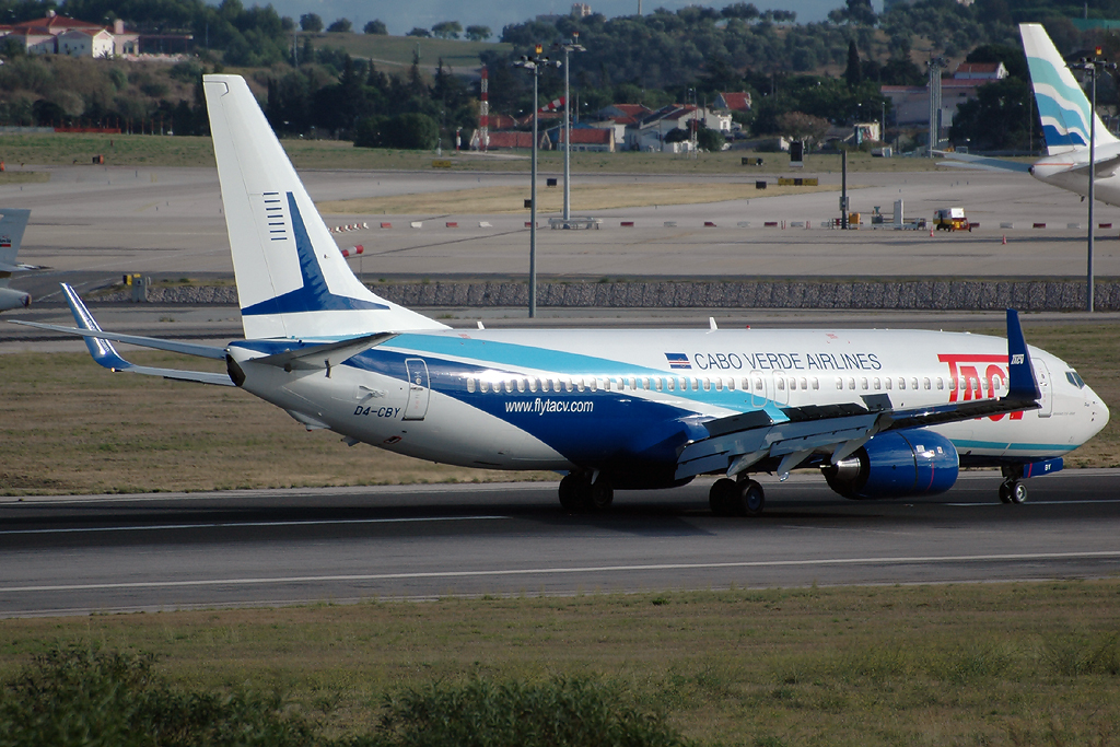 D4-CBY (30675) 2001 Boeing 737-83N(WL)