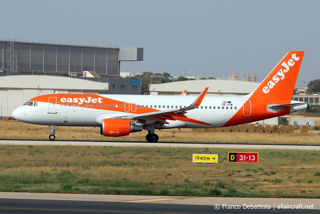 OE-ICW (5739) 2013 Airbus A320-214(WL)