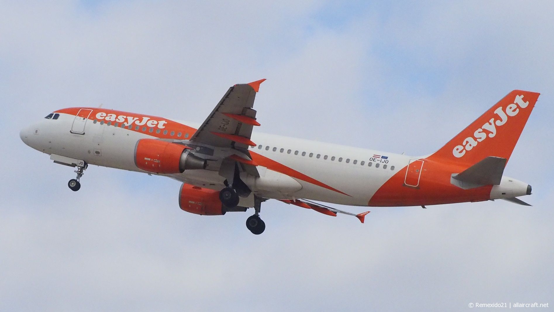 OE-IJO (3922) 2009 Airbus A320-214