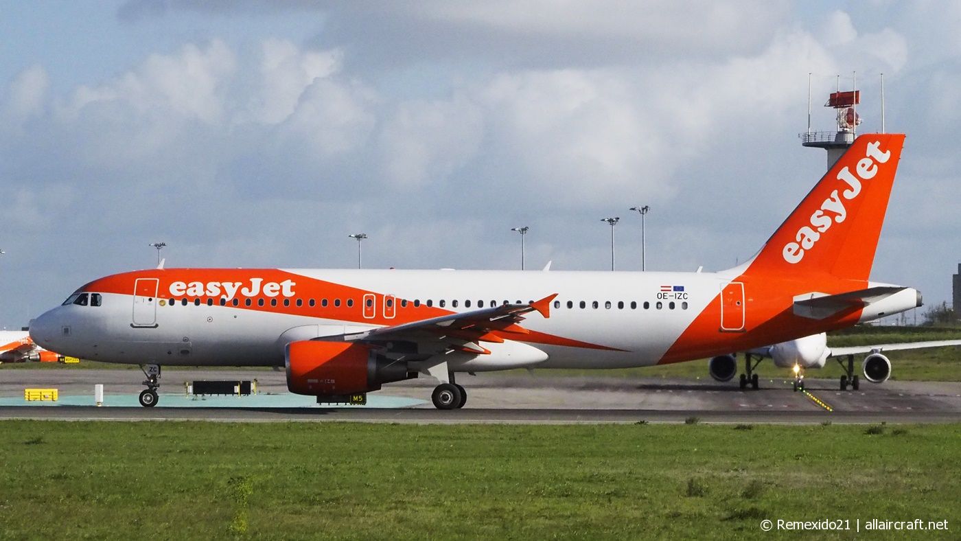 OE-IZC · Airbus A320-214 · (LIS / LPPT)