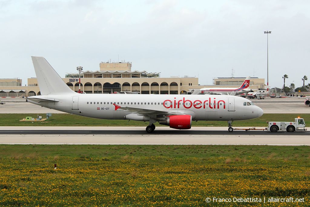 OE-IZT (3995) 2009 Airbus A320-214