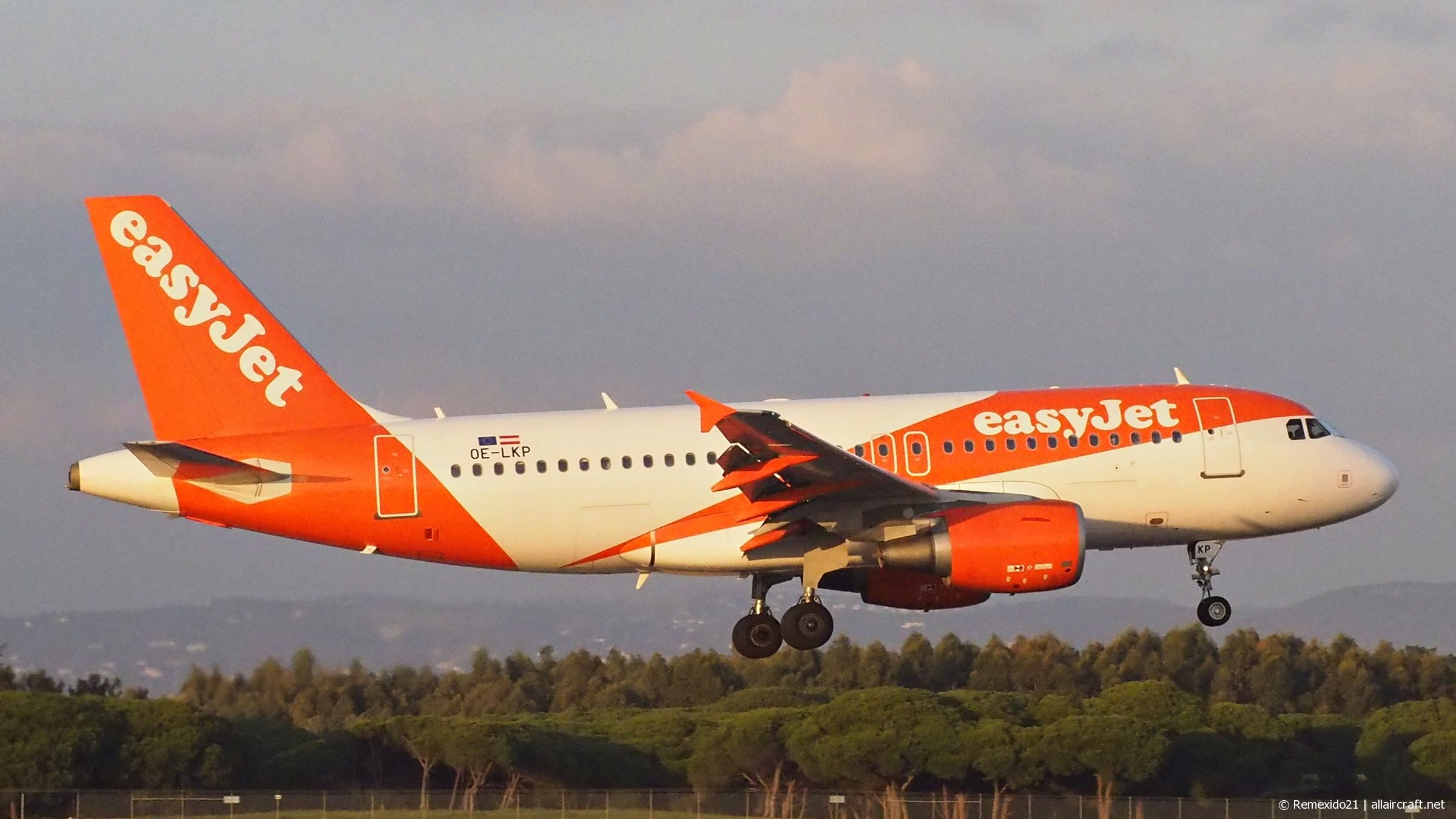 OE-LKP · Airbus A319-111 · (FAO / LPFR)