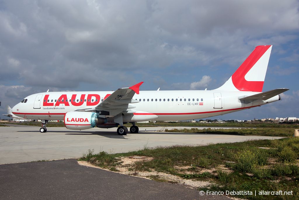 OE-LMR (2633) 2005 Airbus A320-214