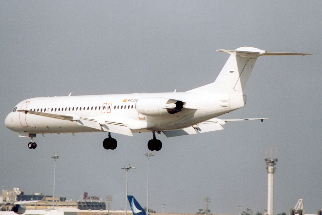 EC-IVO · Fokker 100 · (LIS / LPPT)