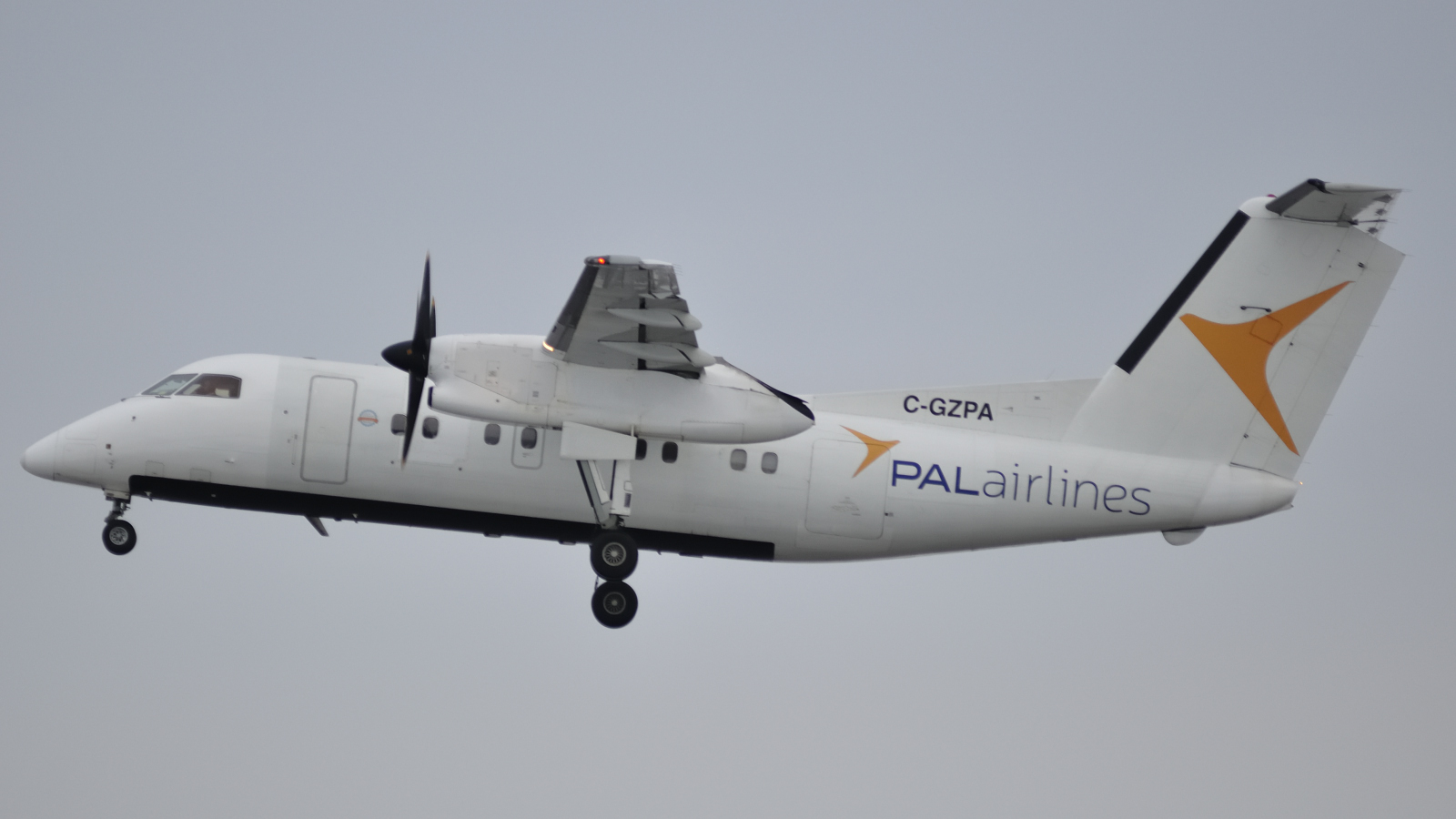 C-GZPA (114) 1988 Bombardier Dash 8-102