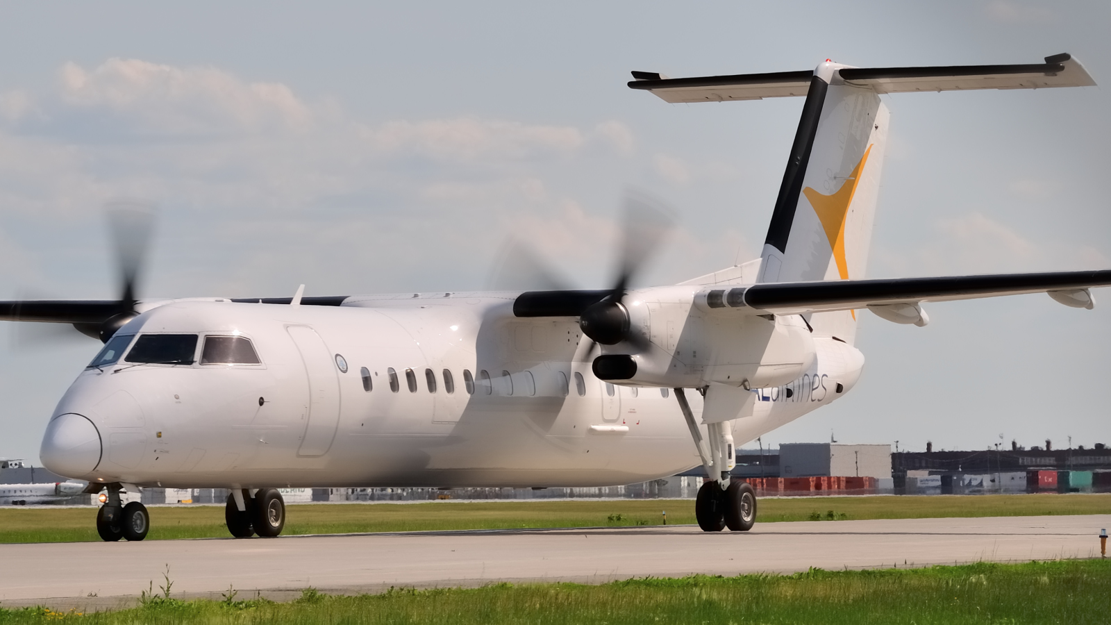 C-FPAE (562) 2000 Bombardier Dash 8-Q315