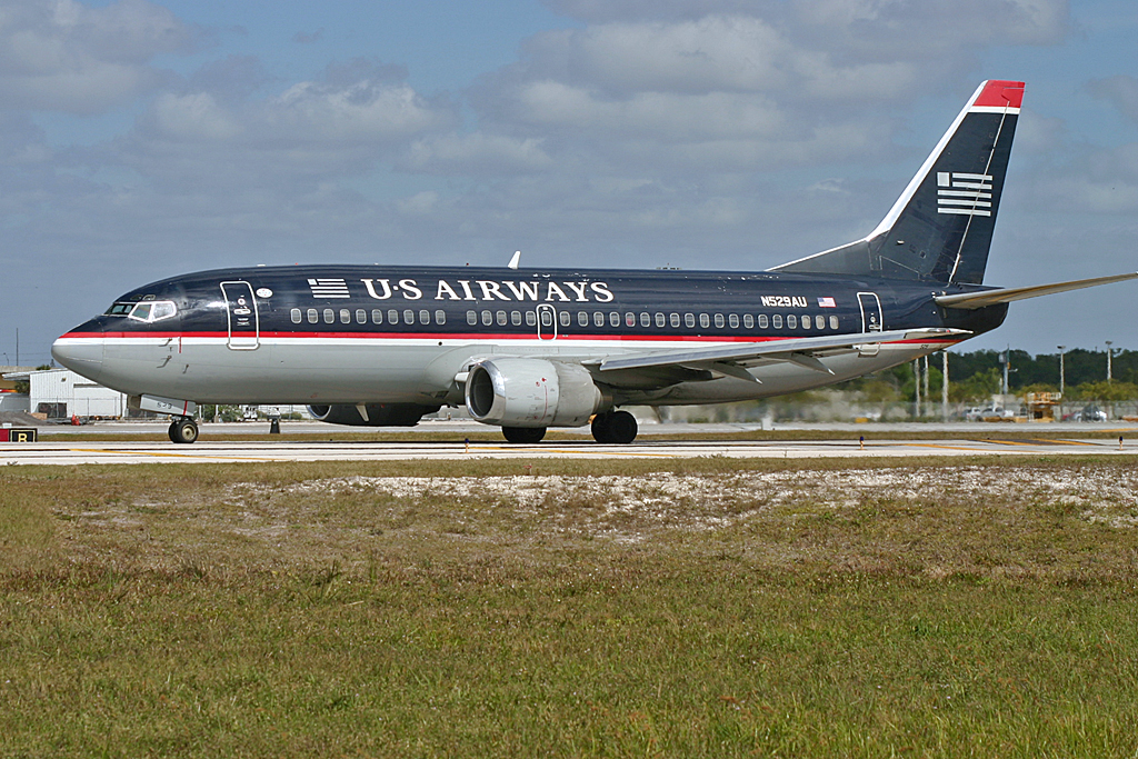 N529AU (24411) 1989 Boeing 737-3B7