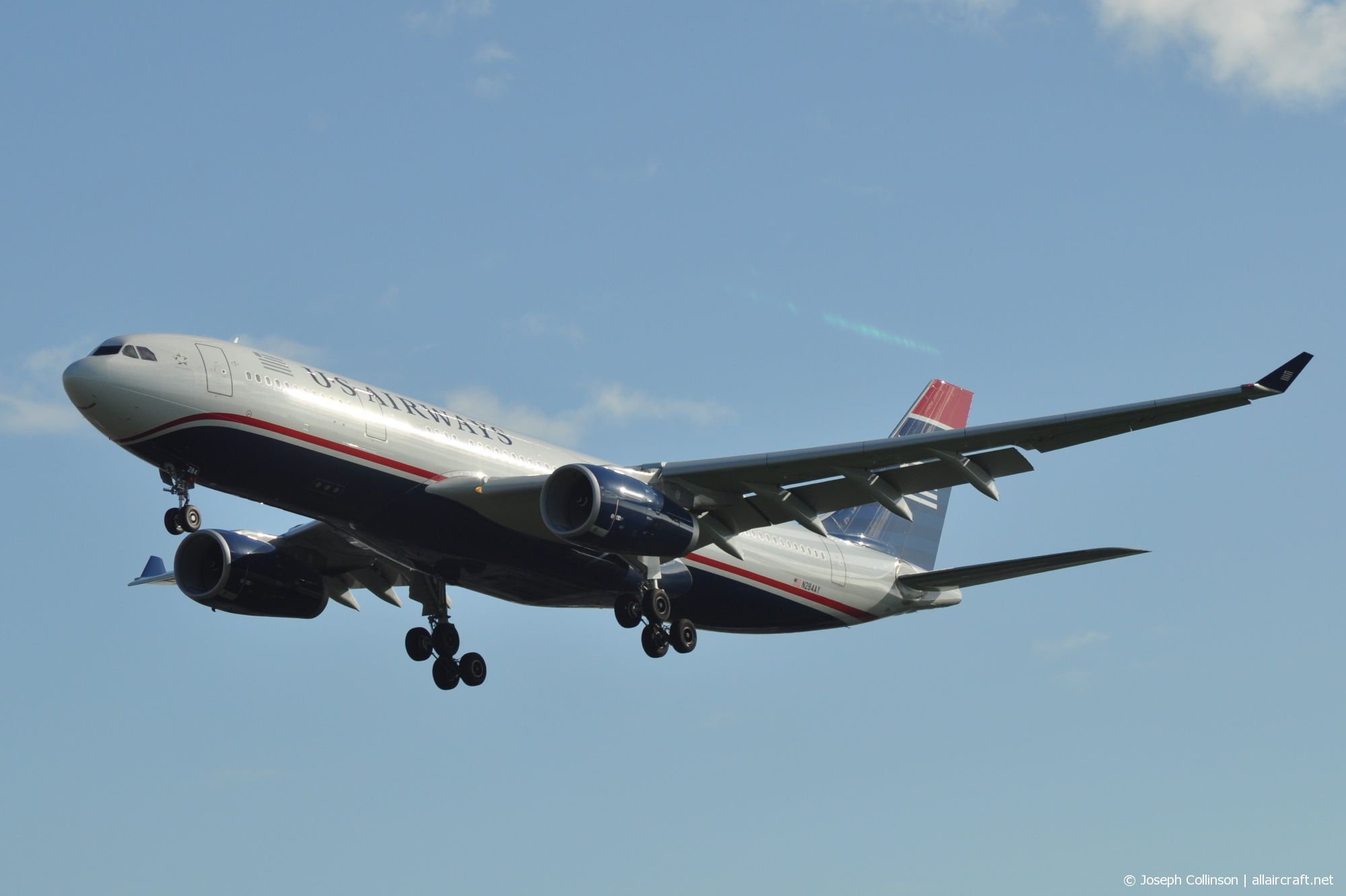 N284AY (cn 1095) Airbus A330-243