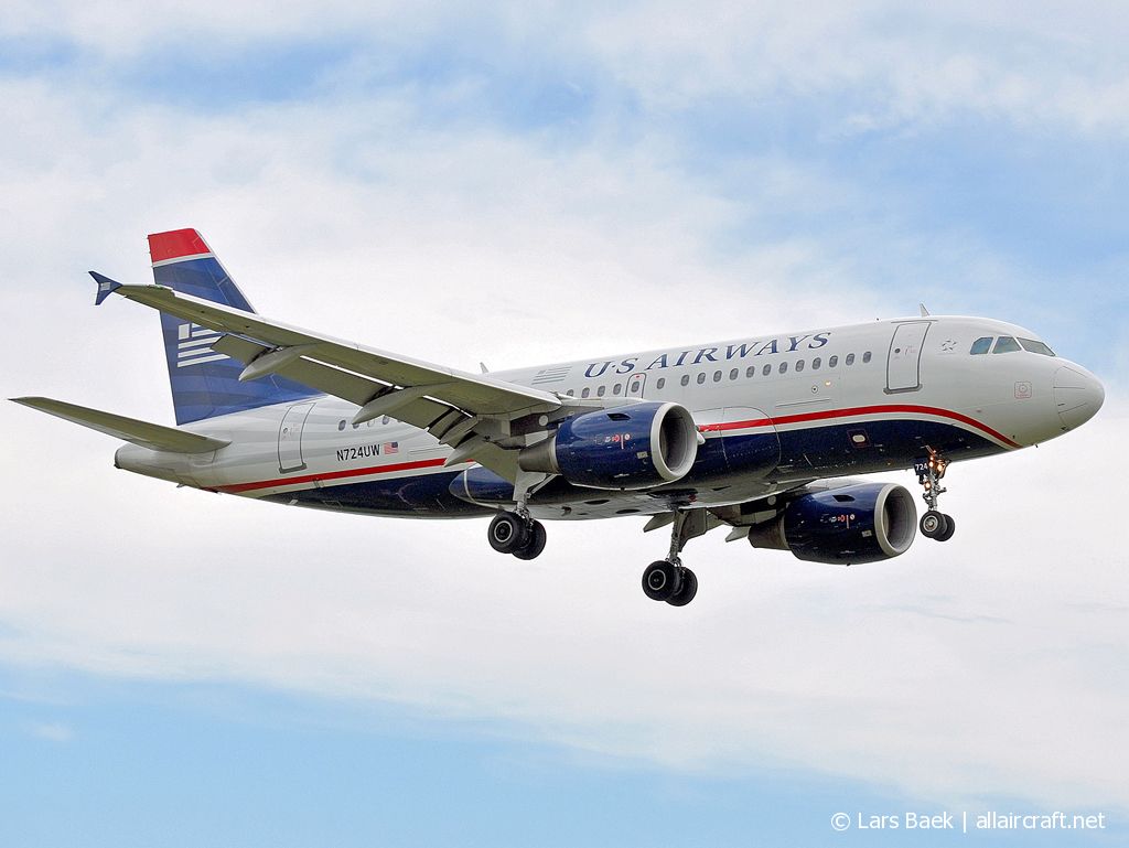N724UW (1122) 1999 Airbus A319-112