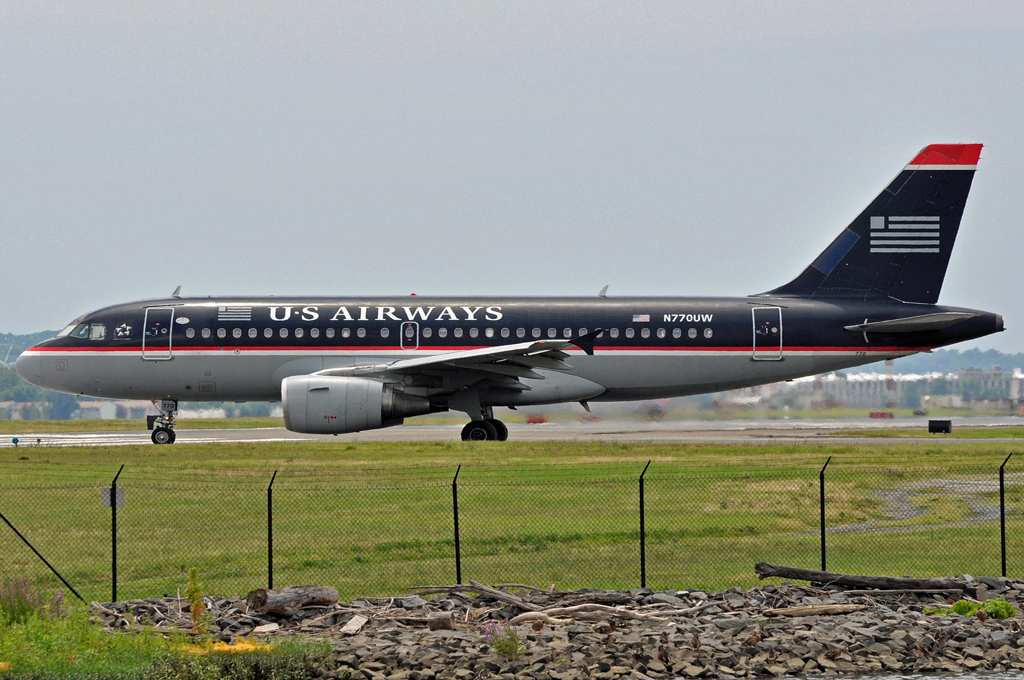 N770UW (1393) 2000 Airbus A319-112