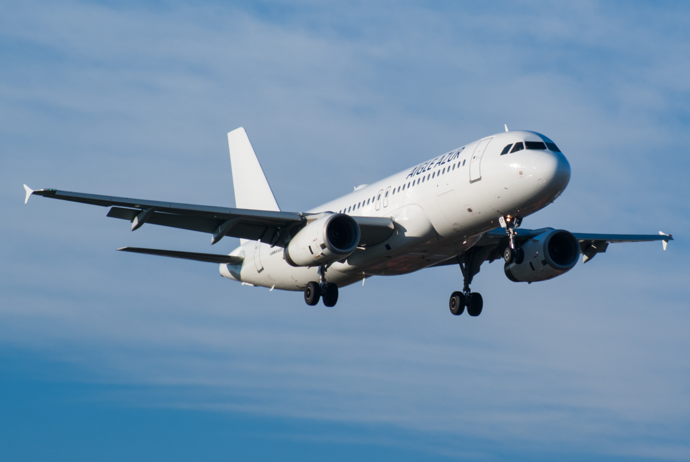 YL-LCP · Airbus A320-232 · (OPO / LPPR)