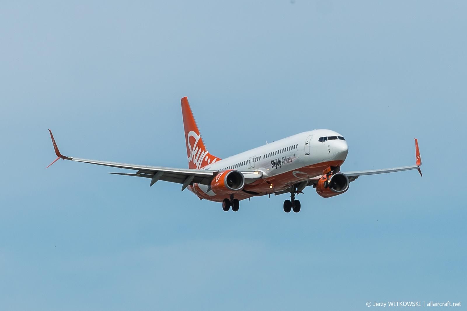 UR-SQA (40150) 2013 Boeing 737-8H6(WL)
