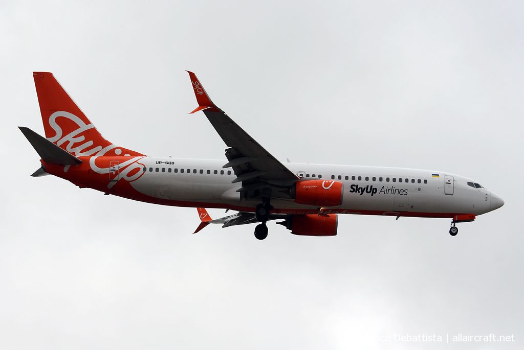 UR-SQB (40153) 2013 Boeing 737-8H6(WL)