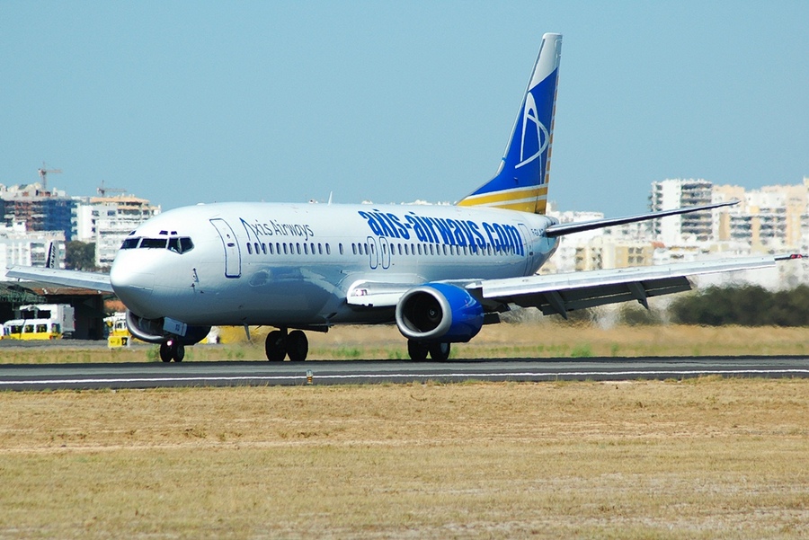 F-GLXQ · Boeing 737-4Y0 · (FAO / LPFR)