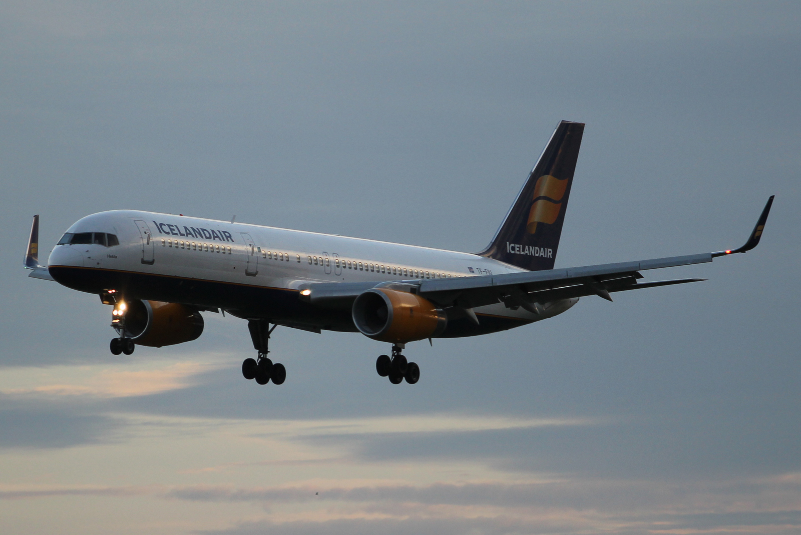 TF-FIU (26243) 1992 Boeing 757-208(WL)