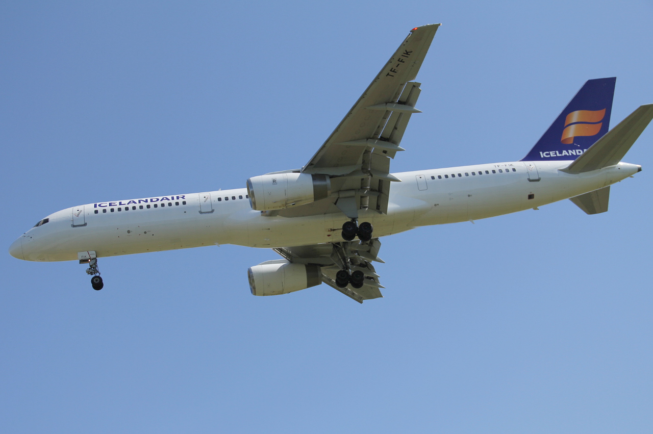 TF-FIK · Boeing 757-2Y0 · (SVG / ENZV)