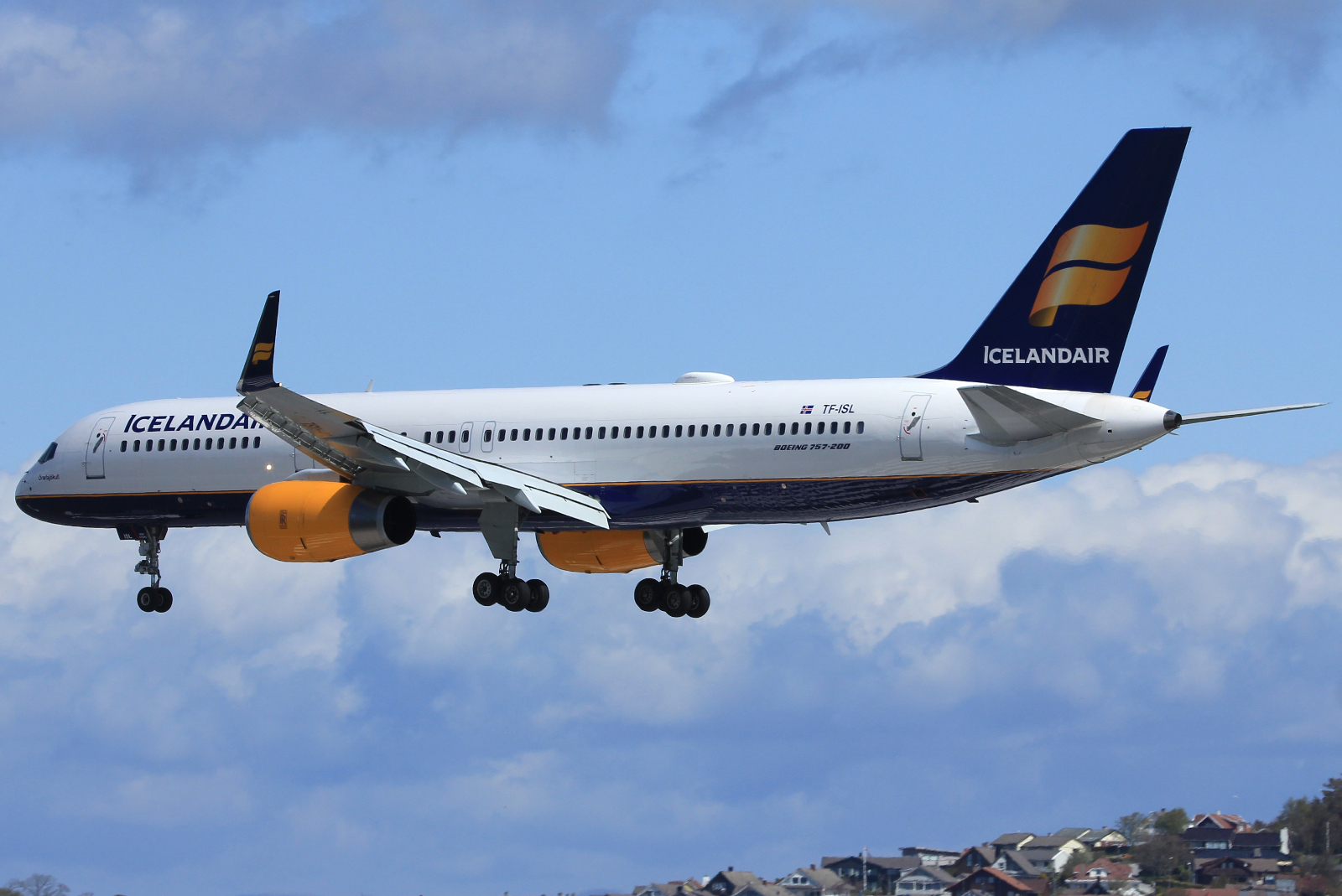 TF-ISL · Boeing 757-223(WL) · (SVG / ENZV)
