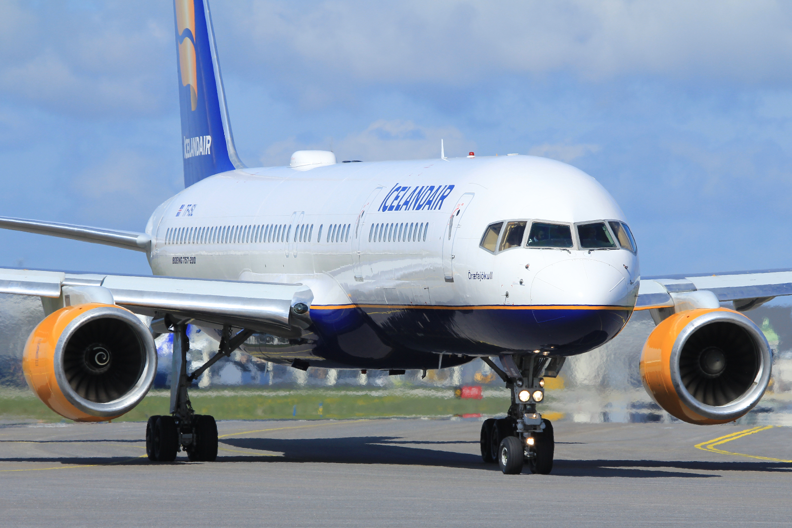 TF-ISL · Boeing 757-223(WL) · (SVG / ENZV)