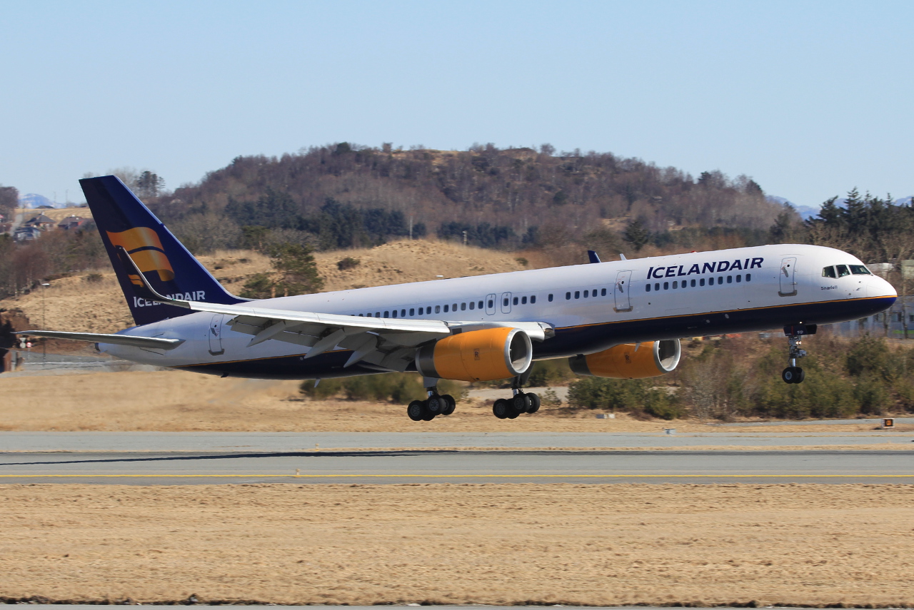 TF-FIP · Boeing 757-208(WL) · (SVG / ENZV)