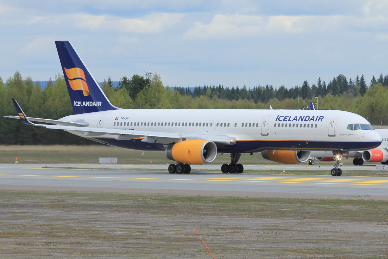 TF-FII · Boeing 757-208(WL) · (OSL / ENGM)
