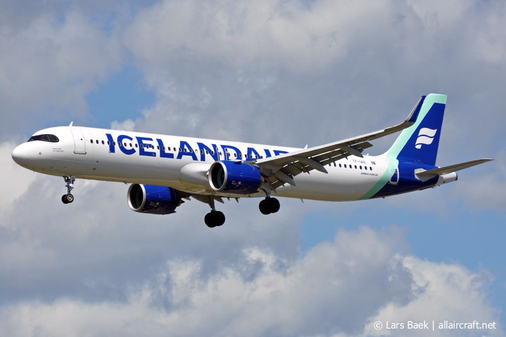 TF-IAB (12359) 2025 Airbus A321-271NX
