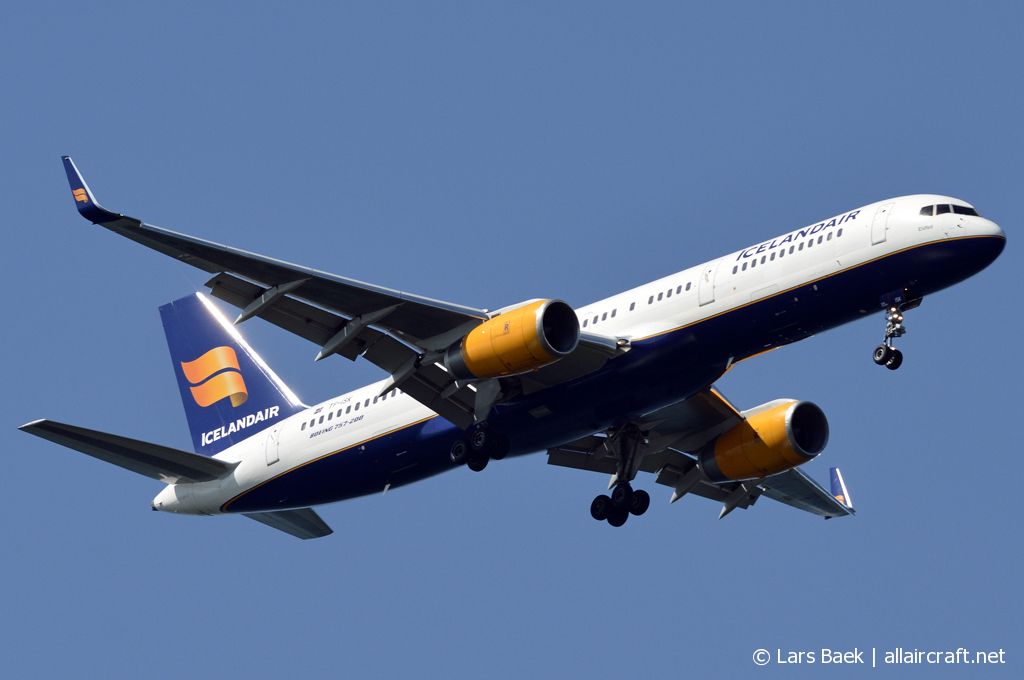 TF-ISK (24606) 1991 Boeing 757-223(WL)