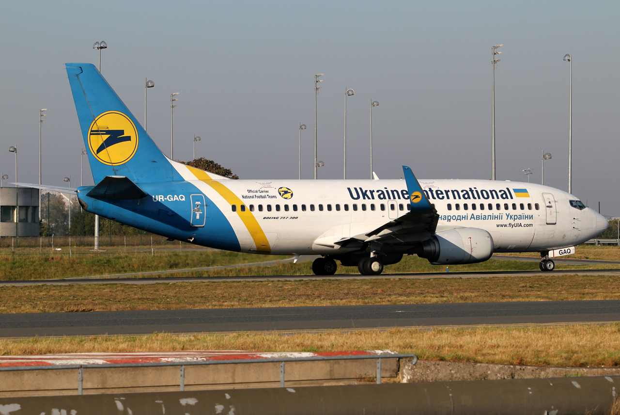UR-GAQ (28869) 1997 Boeing 737-33R