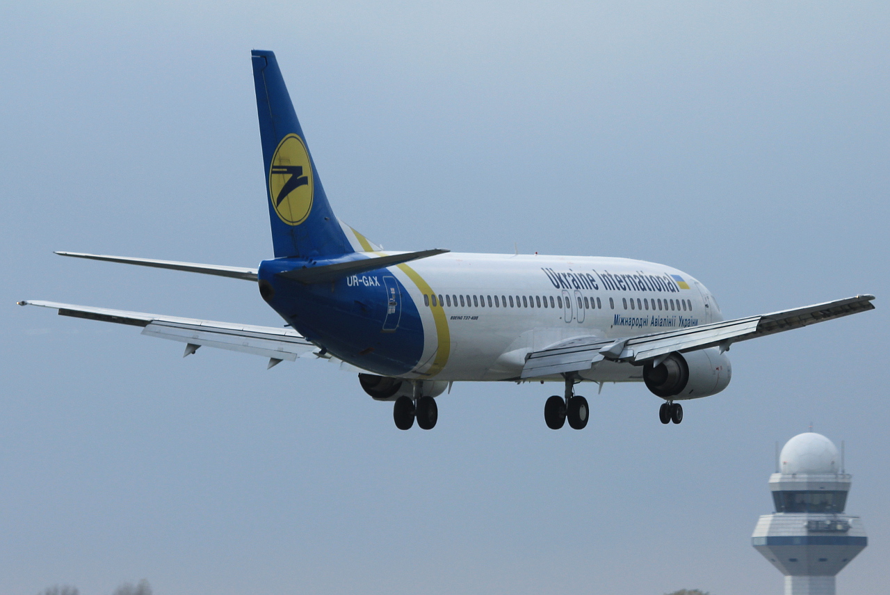 UR-GAX · Boeing 737-4Y0 · (WAW / EPWA)