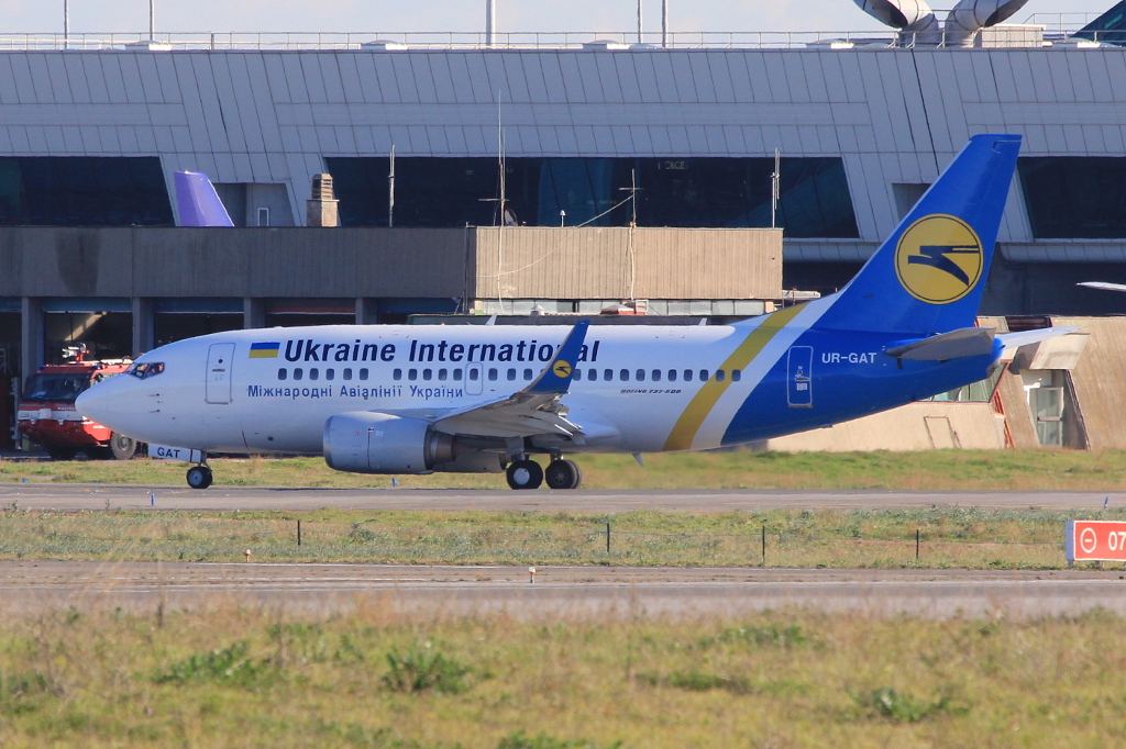 UR-GAT · Boeing 737-528(WL) · (FCO / LIRF)