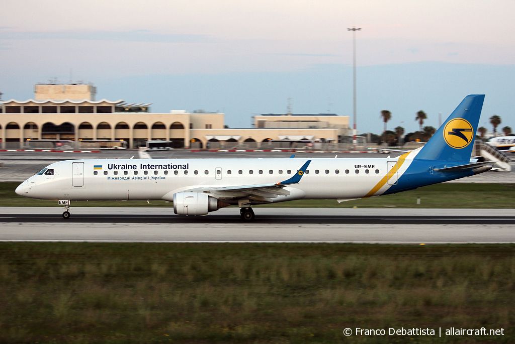 UR-EMF (19000069) Embraer 190-200LR