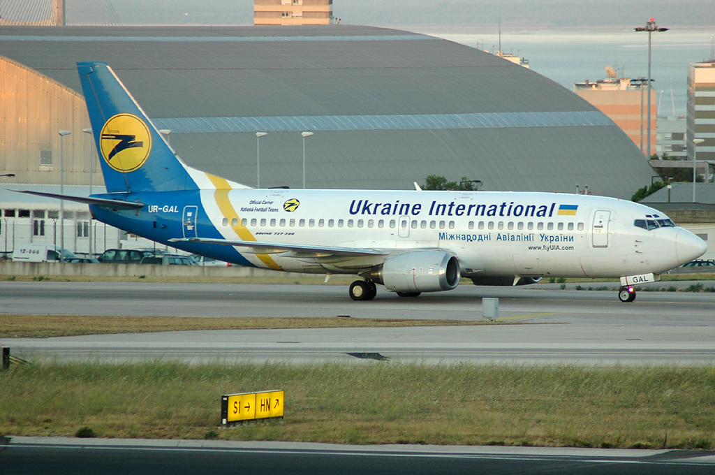 UR-GAL (24275) 1988 Boeing 737-341