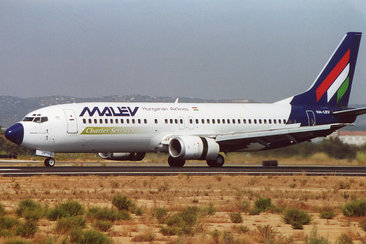 HA-LEV · Boeing 737-4Y0 · (FAO / LPFR)