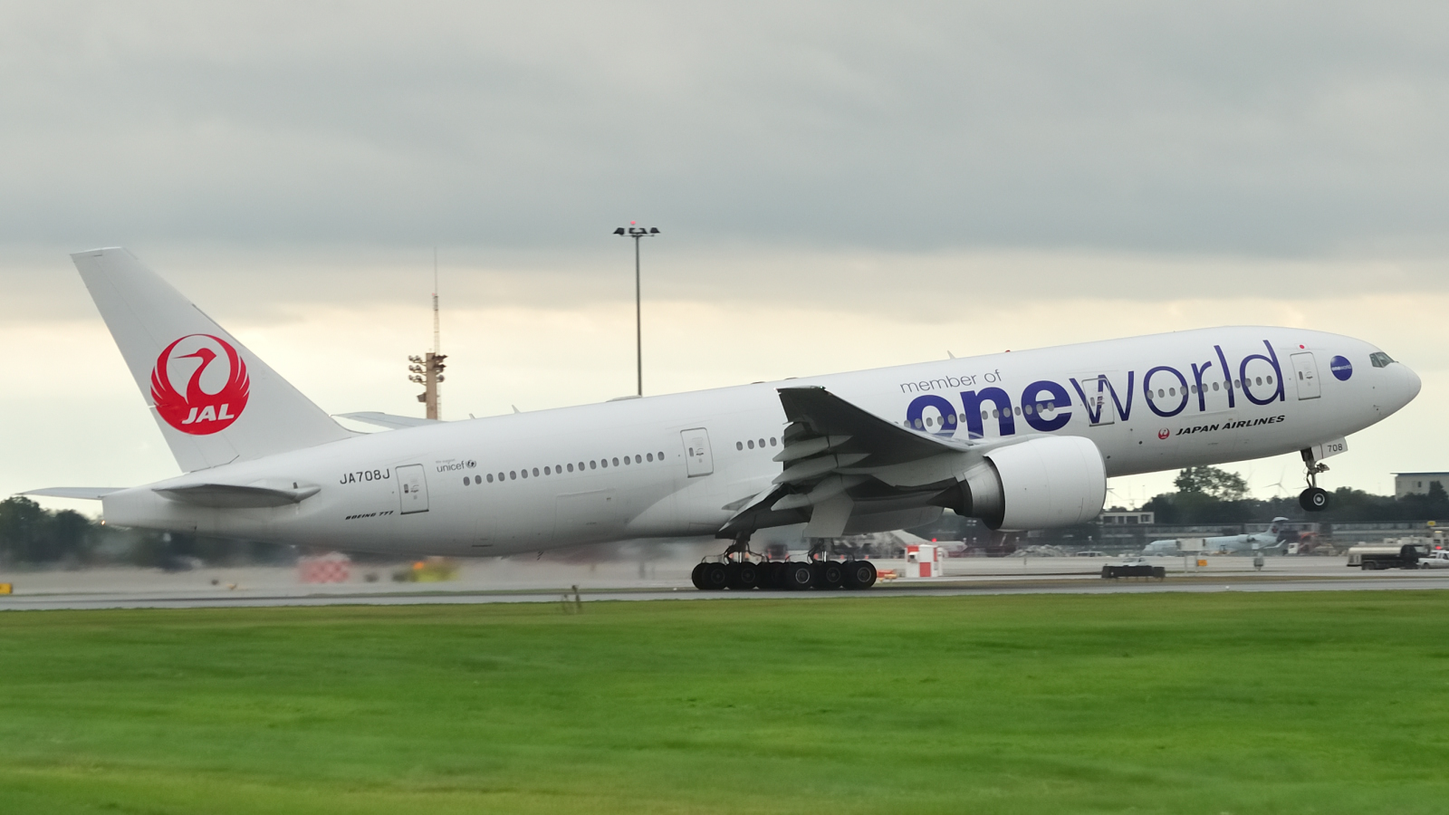 JA708J · Boeing 777-246/ER · (YUL / CYUL)