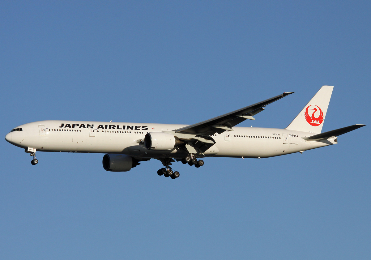 JA8944 · Boeing 777-346 · (HND / RJTT)