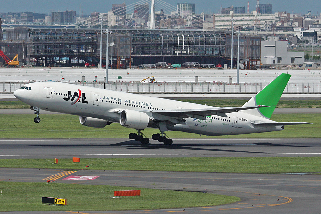 JA8984 · Boeing 777-246 · (HND / RJTT)