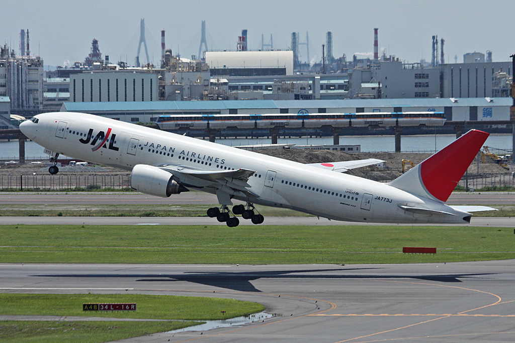 JA773J · Boeing 777-246 · (HND / RJTT)