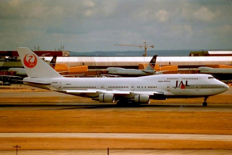 JA8082 · Boeing 747-446 · (LHR / EGLL)