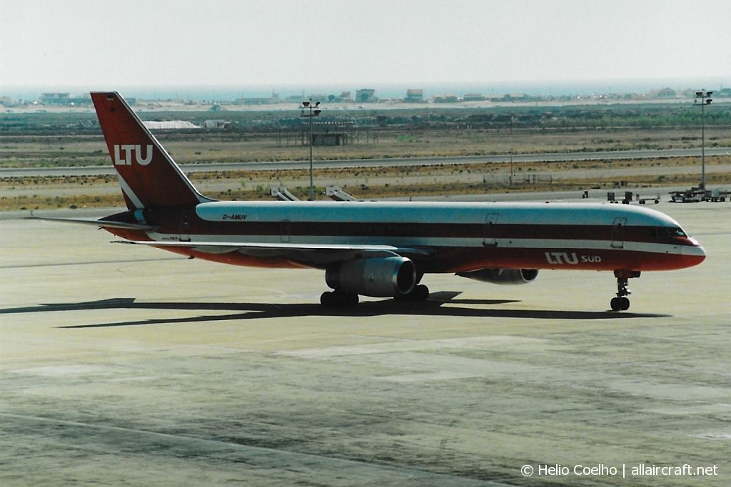 D-AMUV (23928) 1987 Boeing 757-2G5