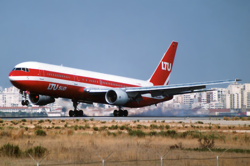 D-AMUR (24257) 1989 Boeing 767-3G5