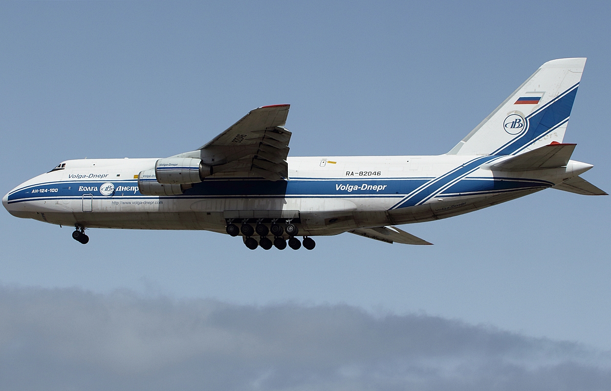 RA-82046 (9773052255117) 1992 Antonov An-124-100