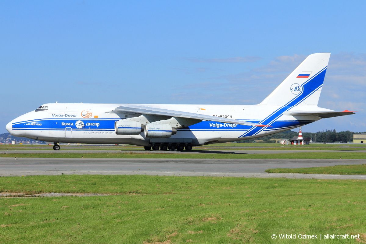 RA-82044 (9773054155109) 1991 Antonov An-124-100